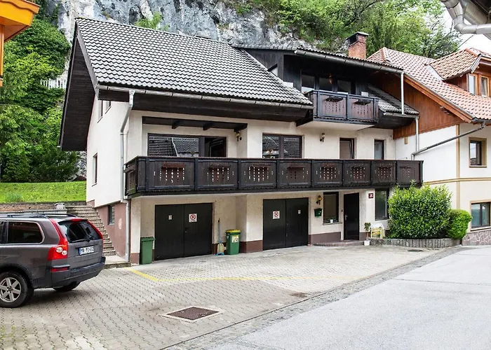 Castle Way Apartments Tamy