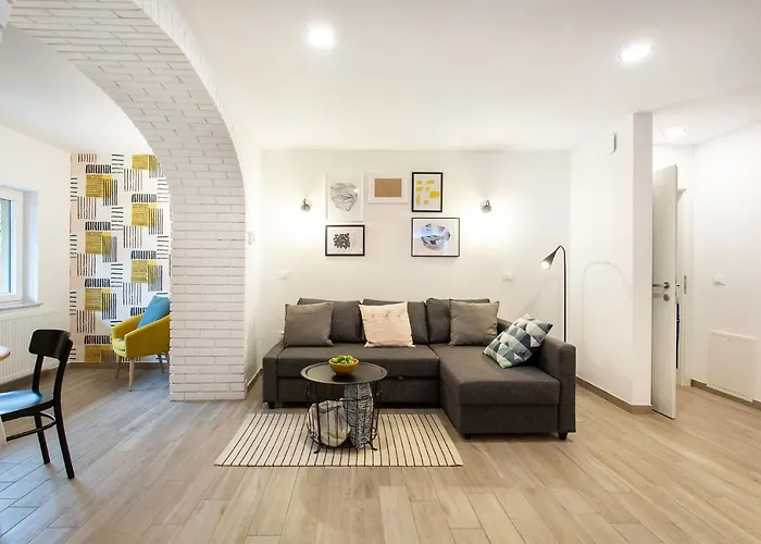 Castle Way Apartments Tamy